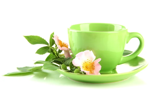 Taza de té de hierbas con flores de rosa de la cadera, aislado en blanco —  Fotos de Stock