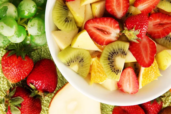 Useful fruit salad of fresh fruits and berries in bowl close-up — Stock Photo, Image