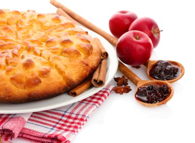 lezzetli ev yapımı pasta, elma ve reçel, üzerinde beyaz izole