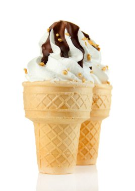 lezzetli dondurma çikolatalı, üzerinde beyaz izole