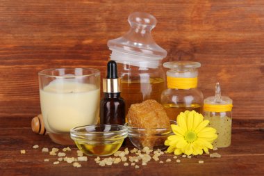 yağlar ve ahşap ahşap arka plan masaya bal kokulu bal spa