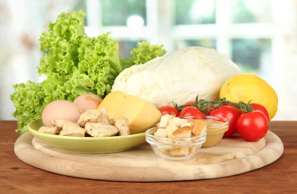Ingredientes de salada de César em fundo brilhante — Fotografia de Stock