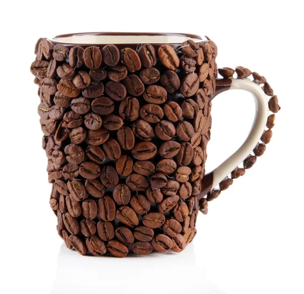 Xícara de grãos de café isolado em branco — Fotografia de Stock