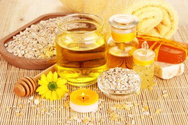 yağlar ve ahşap masa yakın çekim bal kokulu bal spa