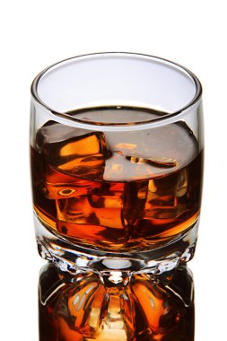 brendi cam buz gri arka plan üzerinde