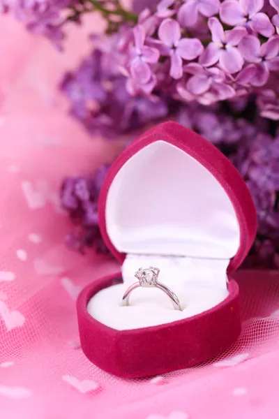 Beautiful box with wedding ring on purple background — Stock Photo, Image