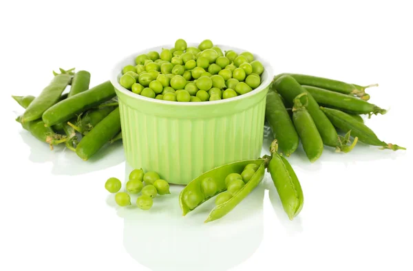 Sweet green peas in bowl isolated on white — Stock Photo, Image