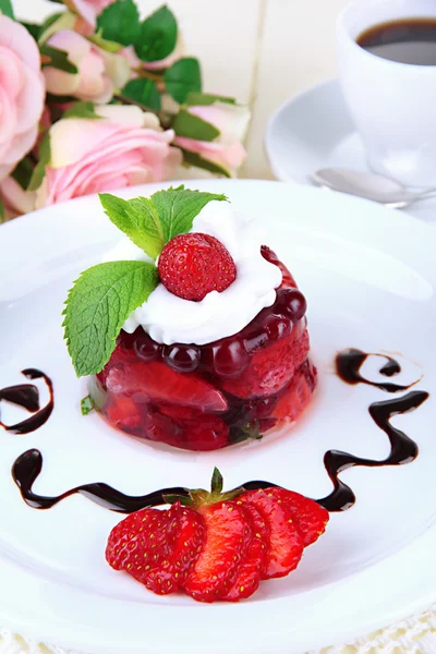 Tasty jelly dessert with fresh berries, on color wooden background — Stock Photo, Image