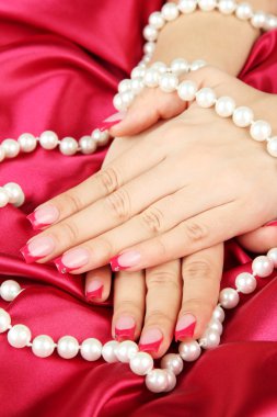 renk kumaş zemin üzerine eller