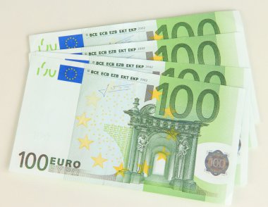 Avro banknotları beyaza izole edildi