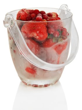 demet izole üzerine beyaz buz dondurulmuş meyveler