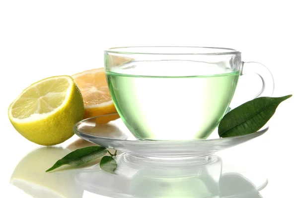 Transparenter grüner Tee mit Zitrone, isoliert auf weiß — Stockfoto