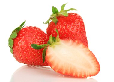 Taze çilek beyazda izole edilmiş.