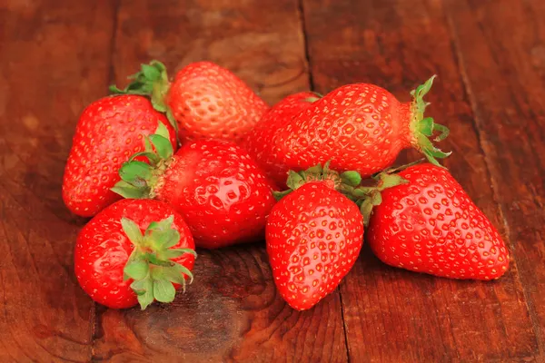 Fresh strawberry on wooden background — Stock Photo, Image
