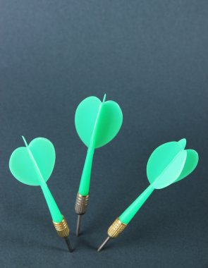 Dart gri arka plan üzerinde