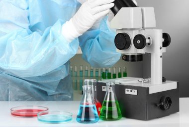 bilim adamı iletken araştırma mikroskobu seçici odak seyir yakın çekim