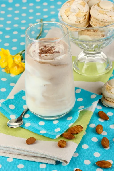 Glass of chocolate-cream cocktail on blue tablecloth close-up — Stock Photo, Image