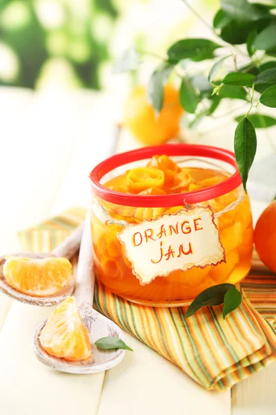 Orange jam with zest and tangerines, on white wooden table — Stock Photo, Image