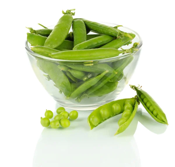 Sweet green peas in bowl isolated on white — Stock Photo, Image