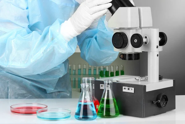 bilim adamı iletken araştırma mikroskobu seçici odak seyir yakın çekim