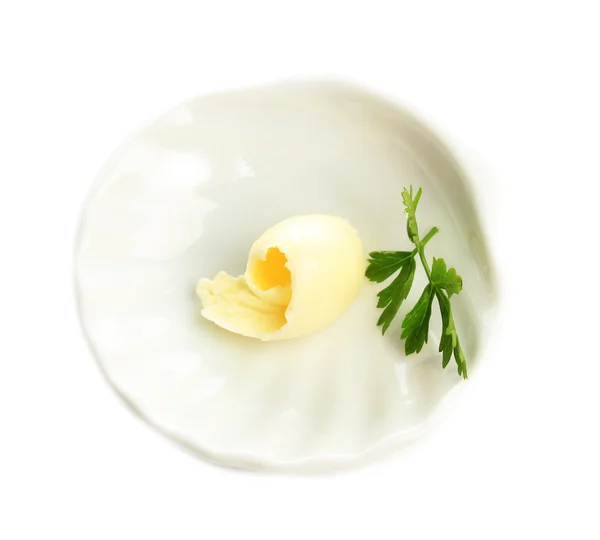 Rizo de mantequilla en el plato, aislado en blanco — Foto de Stock