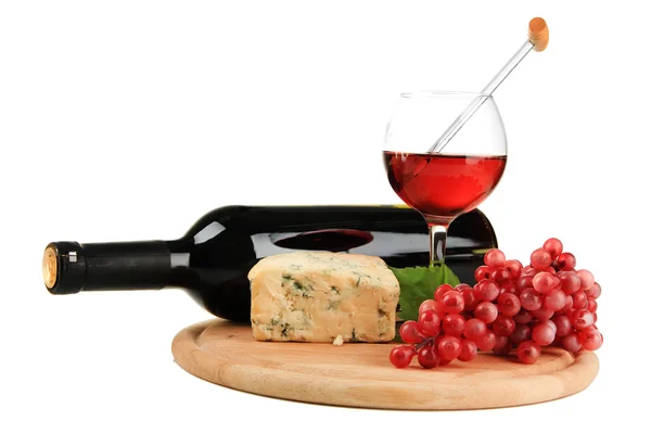 Vin, god blåmuggost og druemost, isolert på hvit – stockfoto