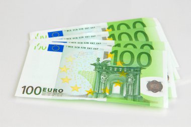 Avro banknotları beyaza izole edildi