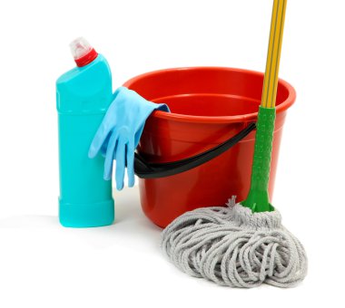 paspas, üzerinde beyaz izole, plastik kova ve lastik eldiven