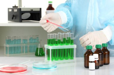 bilim adamı iletken araştırma laboratuvarında yakın çekim