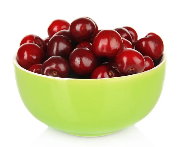 Baies de cerises dans un bol isolé sur blanc — Photo