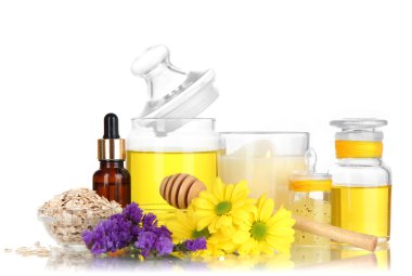 yağlar ve üzerinde beyaz izole bal kokulu bal spa