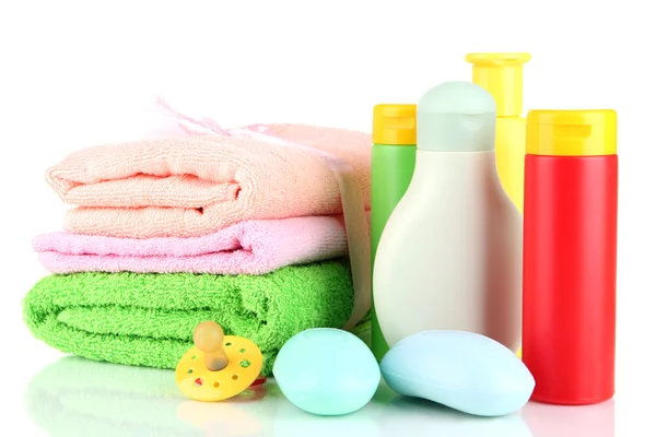 婴儿化妆品、 毛巾和肥皂，孤立在白色 — 图库照片