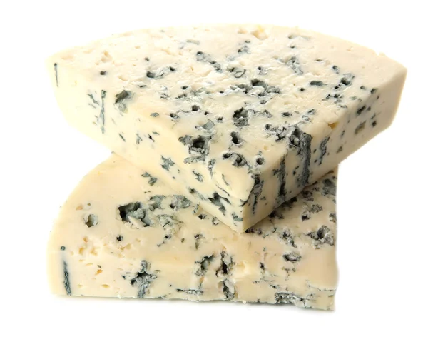 Due pezzi di formaggio isolato su bianco — Foto Stock