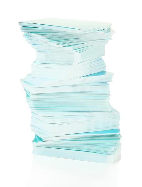 Σωρό των επαγγελματικών καρτών, που απομονώνονται σε λευκό — Φωτογραφία Αρχείου