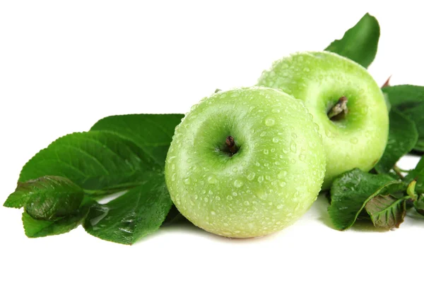 多汁绿色苹果用叶子，孤立在白色 — 图库照片