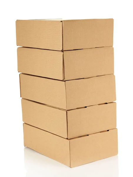 Пакетні коробки, ізольовані на білому — стокове фото