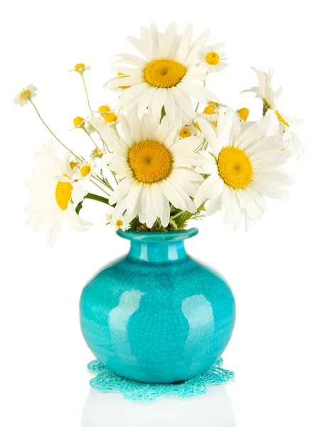 Beautiful bouquet chamomiles in vase isolated on white — Stock Photo, Image
