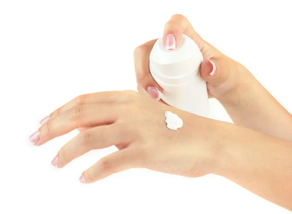 Femme appliquant de la crème sur les mains, isolée sur le blanc — Photo