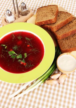 lezzetli borsch üzerinde tablo yakın çekim