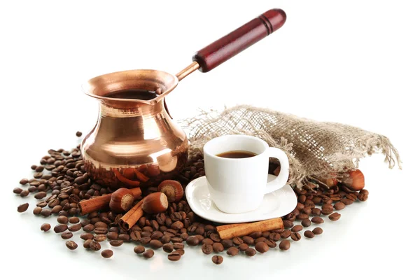 Taza y olla de café y granos de café, aislados en blanco — Foto de Stock