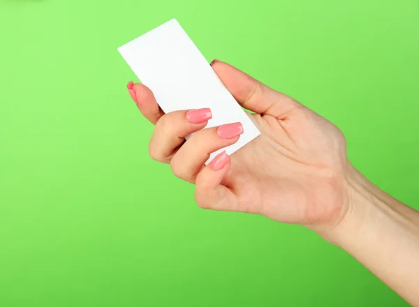 Női kezében üzleti kártya, színes háttérrel — Stock Fotó