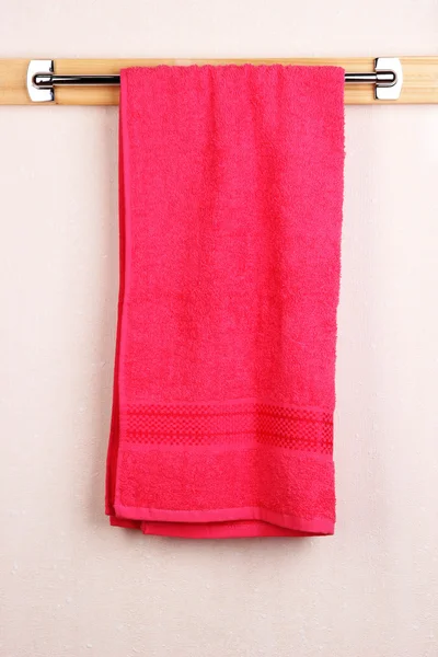 Bath towel on crossbar in room — Stock Photo, Image