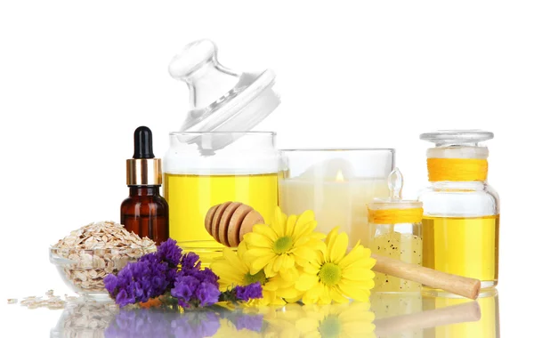 Voňavý med lázně s oleje a medu izolovaných na bílém — Stock fotografie