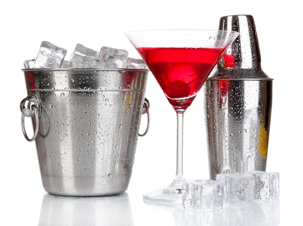 Metalen ijsemmer en shaker en cocktail geïsoleerd op wit — Stockfoto