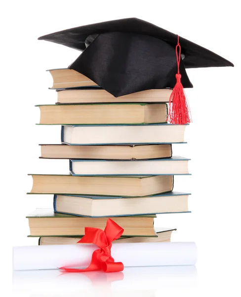 Sombrero de graduación con diploma y libros aislados en blanco —  Fotos de Stock