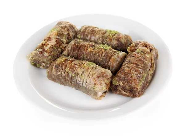 Zoete baklava op plaat geïsoleerd op wit — Stockfoto