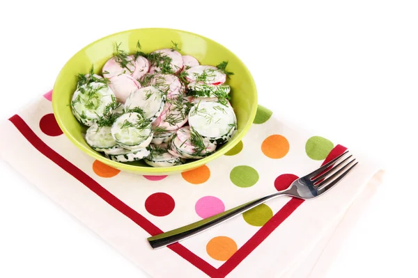 Plaka üzerinde beyaz izole vitamini sebze salatası — Stok fotoğraf