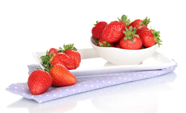 Friske jordbær i skål isoleret på hvid - Stock-foto