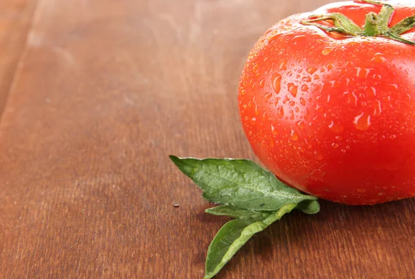 Fresh tomato on wooden background — Stock Photo, Image