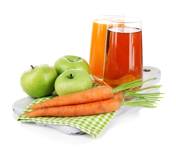 ジュース、リンゴとニンジン、白で隔離されるのメガネ — ストック写真